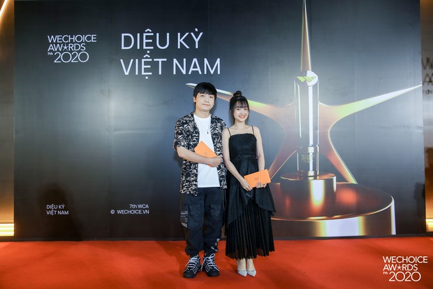 Thảm đỏ WeChoice Awards 2020 xuất hiện vũ trụ game thủ/ streamer Việt, ai cũng xinh đẹp lịch lãm đến bất ngờ - Ảnh 13.