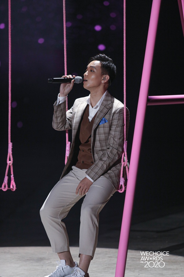 AMEE tái hợp Hoàng Dũng - Ricky Star, lần đầu hòa giọng cùng Quân A.P mang đến màn mashup không tưởng tại Gala WCA 2020 - Ảnh 6. AMEE tái hợp Hoàng Dũng - Ricky Star, lần đầu hòa giọng cùng Quân A.P mang đến màn mashup không tưởng tại Gala WCA 2020 - Ảnh 6.