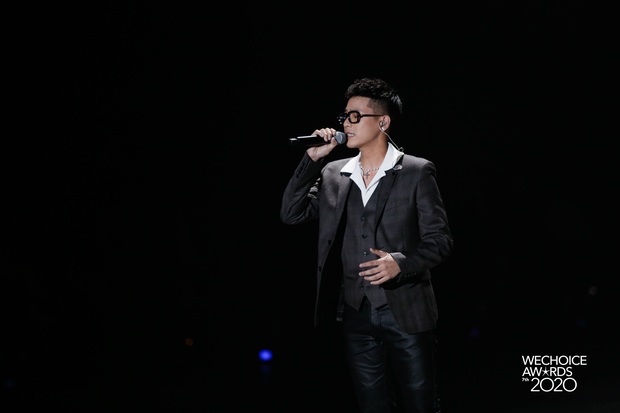 AMEE tái hợp Hoàng Dũng - Ricky Star, lần đầu hòa giọng cùng Quân A.P mang đến màn mashup không tưởng tại Gala WCA 2020 - Ảnh 7. AMEE tái hợp Hoàng Dũng - Ricky Star, lần đầu hòa giọng cùng Quân A.P mang đến màn mashup không tưởng tại Gala WCA 2020 - Ảnh 7.