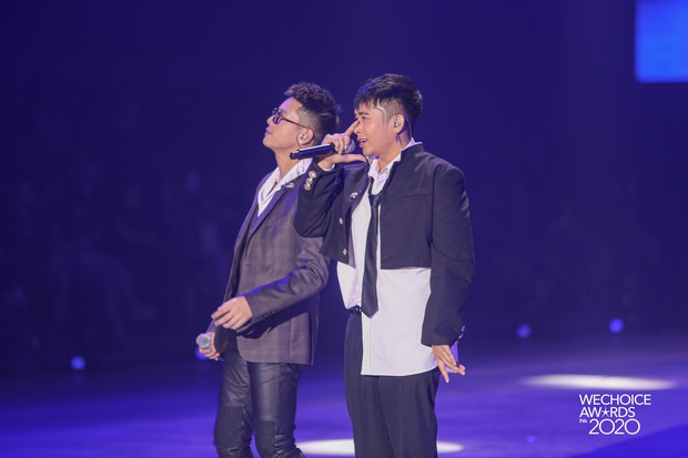 AMEE tái hợp Hoàng Dũng - Ricky Star, lần đầu hòa giọng cùng Quân A.P mang đến màn mashup không tưởng tại Gala WCA 2020 - Ảnh 9. AMEE tái hợp Hoàng Dũng - Ricky Star, lần đầu hòa giọng cùng Quân A.P mang đến màn mashup không tưởng tại Gala WCA 2020 - Ảnh 9.