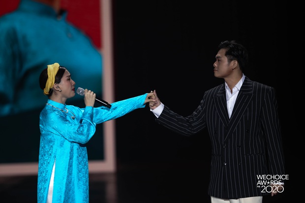 Hiền Hồ và Hoà Minzy đọ giọng đầy thăng hoa, câu chuyện về người thứ ba được đẩy lên cung bậc hoàn toàn mới tại Gala WCA 2020 - Ảnh 5.