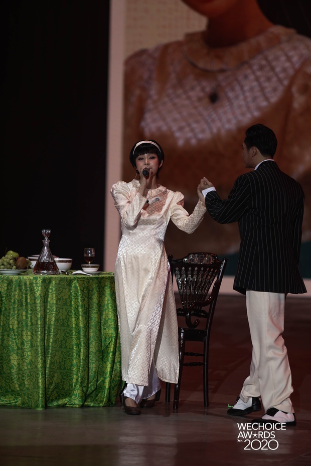 Hiền Hồ và Hoà Minzy đọ giọng đầy thăng hoa, câu chuyện về người thứ ba được đẩy lên cung bậc hoàn toàn mới tại Gala WCA 2020 - Ảnh 8.
