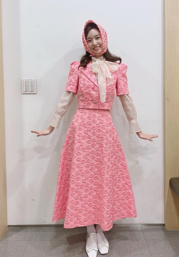 Dàn sao từ Hàn đến Việt đều mê mẩn combo váy áo hack dáng đỉnh cao, khoe eo sexy mà vẫn sang hết nút - Ảnh 6.