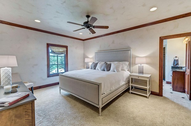 Căn biệt thự 2.7 triệu đô của Selena Gomez: Bên ngoài như resort 5 sao, bên trong nguy nga như cung điện - Ảnh 9.