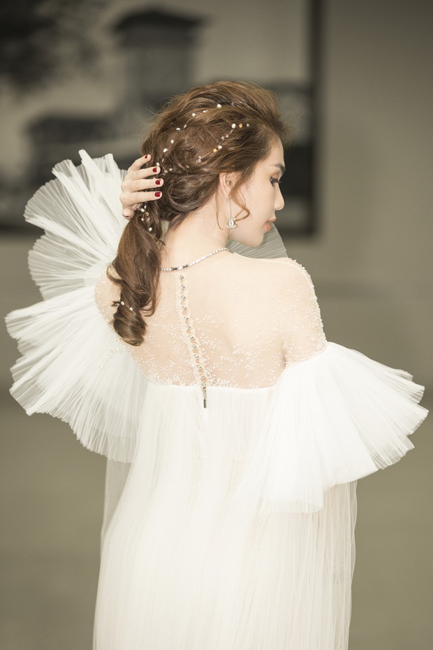 Ngọc Trinh qua 4 kỳ WeChoice Awards: Style biến hóa khôn lường, nhan sắc ngây thơ nhường chỗ cho thần thái chị đại - Ảnh 7. Ngọc Trinh qua 4 kỳ WeChoice Awards: Style biến hóa khôn lường, nhan sắc ngây thơ nhường chỗ cho thần thái chị đại - Ảnh 7.