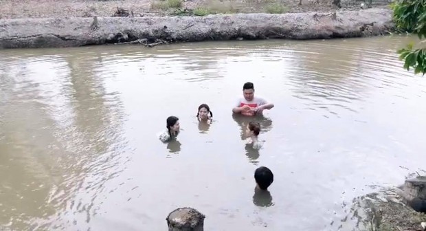 Mới sáng sớm Ngọc Trinh đã đi lội nước bì bõm, dạo này chị có nhiều trải nghiệm lạ ghê - Ảnh 4. Mới sáng sớm Ngọc Trinh đã đi lội nước bì bõm, dạo này chị có nhiều trải nghiệm lạ ghê - Ảnh 4.