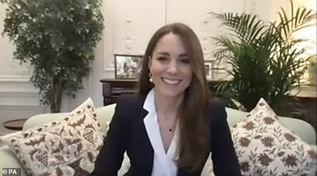 Công nương Kate tái xuất với hình ảnh mới đầy cuốn hút trong khi Meghan Markle lại đau đầu cuộc chiến với cha đẻ - Ảnh 1. Công nương Kate tái xuất với hình ảnh mới đầy cuốn hút trong khi Meghan Markle lại đau đầu cuộc chiến với cha đẻ - Ảnh 1.