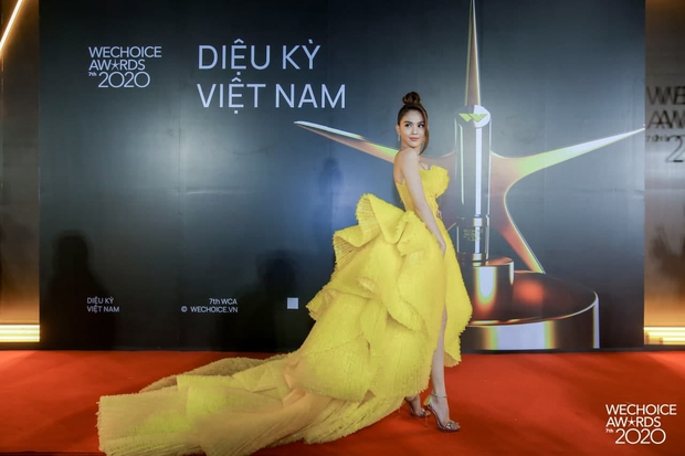 Ngọc Trinh qua 4 kỳ WeChoice Awards: Style biến hóa khôn lường, nhan sắc ngây thơ nhường chỗ cho thần thái chị đại - Ảnh 10. Ngọc Trinh qua 4 kỳ WeChoice Awards: Style biến hóa khôn lường, nhan sắc ngây thơ nhường chỗ cho thần thái chị đại - Ảnh 10.