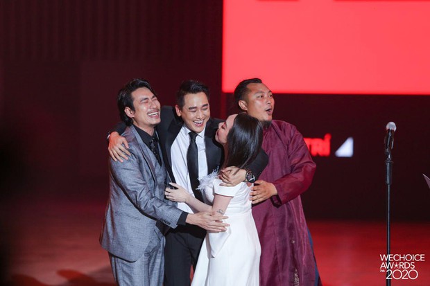 Kết quả 6 hạng mục giải trí WeChoice Awards 2020: Thuỷ Tiên - MCK được xướng tên, bất ngờ nhất Jack và “cuộc đua nghẹt thở” với Sơn Tùng - Ảnh 9. Kết quả 6 hạng mục giải trí WeChoice Awards 2020: Thuỷ Tiên - MCK được xướng tên, bất ngờ nhất Jack và “cuộc đua nghẹt thở” với Sơn Tùng - Ảnh 9.