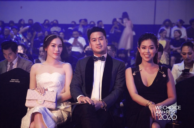 Phillip Nguyễn - Linh Rin dính nhau như sam tại Gala WeChoice, cặp đôi vàng làng thích ôm là đây! - Ảnh 3. Phillip Nguyễn - Linh Rin dính nhau như sam tại Gala WeChoice, cặp đôi vàng làng thích ôm là đây! - Ảnh 3.