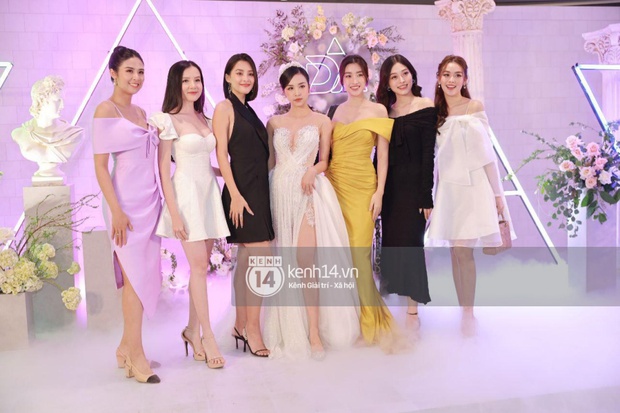 Update runner-up Thuy An's wedding in Ho Chi Minh City: Runner-up Thuy An was excited when her father brought her to the ceremony - Photo 5.