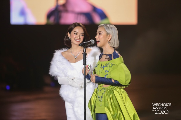 Gala WeChoice 2020 biến thành đại hội đọ sắc của dàn mỹ nhân Vbiz: Ngọc Trinh - Chi Pu sexy nghẹt thở, Đỗ Thị Hà xinh xỉu giữa dàn hậu - Ảnh 14. Gala WeChoice 2020 biến thành đại hội đọ sắc của dàn mỹ nhân Vbiz: Ngọc Trinh - Chi Pu sexy nghẹt thở, Đỗ Thị Hà xinh xỉu giữa dàn hậu - Ảnh 14.