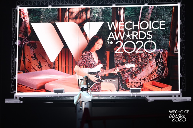 Nhìn lại WeChoice Awards 2020: quá nhiều cảm xúc, những màn kết hợp có 1-0-2, mọi ý tưởng điên rồ và diệu kỳ đều thành hiện thực - Ảnh 18. Nhìn lại WeChoice Awards 2020: quá nhiều cảm xúc, những màn kết hợp có 1-0-2, mọi ý tưởng điên rồ và diệu kỳ đều thành hiện thực - Ảnh 18.