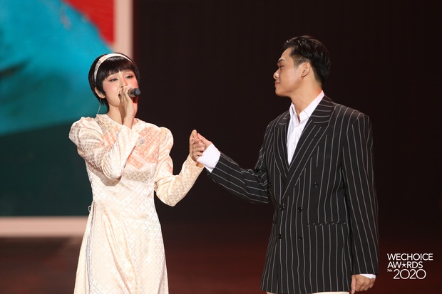Nhìn lại WeChoice Awards 2020: quá nhiều cảm xúc, những màn kết hợp có 1-0-2, mọi ý tưởng điên rồ và diệu kỳ đều thành hiện thực - Ảnh 23. Nhìn lại WeChoice Awards 2020: quá nhiều cảm xúc, những màn kết hợp có 1-0-2, mọi ý tưởng điên rồ và diệu kỳ đều thành hiện thực - Ảnh 23.