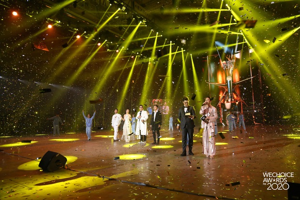 Nhìn lại WeChoice Awards 2020: quá nhiều cảm xúc, những màn kết hợp có 1-0-2, mọi ý tưởng điên rồ và diệu kỳ đều thành hiện thực - Ảnh 43. Nhìn lại WeChoice Awards 2020: quá nhiều cảm xúc, những màn kết hợp có 1-0-2, mọi ý tưởng điên rồ và diệu kỳ đều thành hiện thực - Ảnh 43.