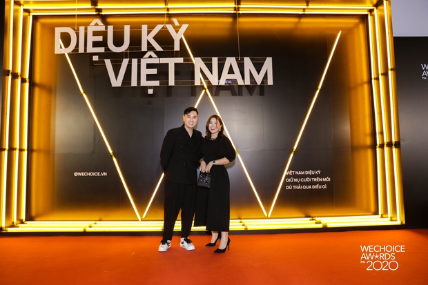 Dàn hot couple sánh vai tại Gala WeChoice Awards: Linh Rin - Phillip Nguyễn trông như vợ chồng son, Wean - Naomi bao ngầu - Ảnh 9.