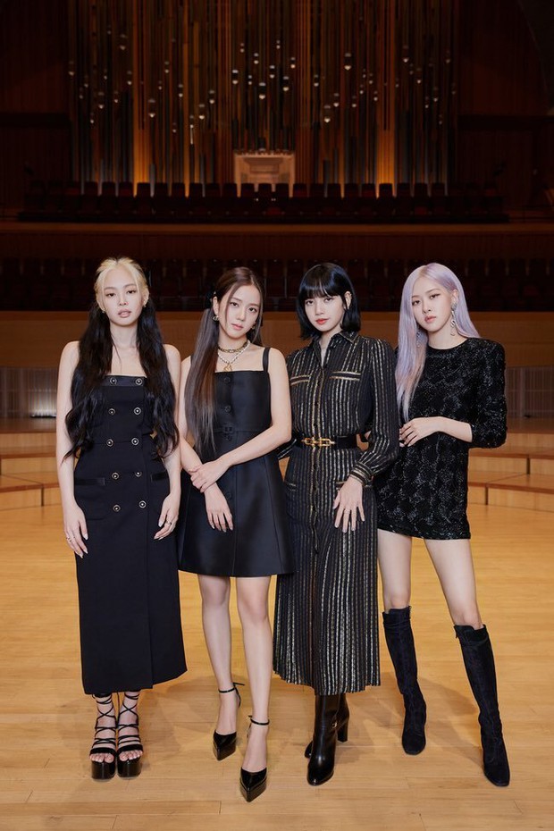 Thấy YG và Mnet có dấu hiệu làm lành, Knet hóng dàn idol xuất hiện tại lễ trao giải cuối năm và khẳng định: MAMA thật trống vắng khi thiếu YG - Ảnh 4. Thấy YG và Mnet có dấu hiệu làm lành, Knet hóng dàn idol xuất hiện tại lễ trao giải cuối năm và khẳng định: MAMA thật trống vắng khi thiếu YG - Ảnh 4.