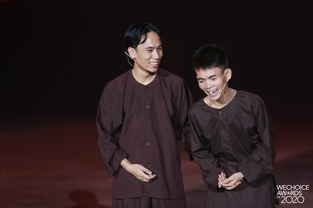 Nhìn lại WeChoice Awards 2020: quá nhiều cảm xúc, những màn kết hợp có 1-0-2, mọi ý tưởng điên rồ và diệu kỳ đều thành hiện thực - Ảnh 31. Nhìn lại WeChoice Awards 2020: quá nhiều cảm xúc, những màn kết hợp có 1-0-2, mọi ý tưởng điên rồ và diệu kỳ đều thành hiện thực - Ảnh 31.