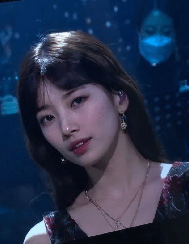 Suzy gây sốt với visual trong concert kỷ niệm 10 năm, netizen hốt hoảng “tố” cô nàng “ăn thịt Đường Tăng” - Ảnh 2. Suzy gây sốt với visual trong concert kỷ niệm 10 năm, netizen hốt hoảng “tố” cô nàng “ăn thịt Đường Tăng” - Ảnh 2.