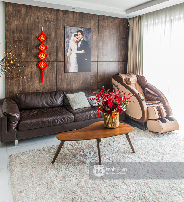Nhà của Dương Khắc Linh - Sara Lưu: Phòng khách trưng hoa bắt mắt, gian bếp đắt đỏ chiếm gần một nửa giá mua nhà - Ảnh 2. Nhà của Dương Khắc Linh - Sara Lưu: Phòng khách trưng hoa bắt mắt, gian bếp đắt đỏ chiếm gần một nửa giá mua nhà - Ảnh 2.