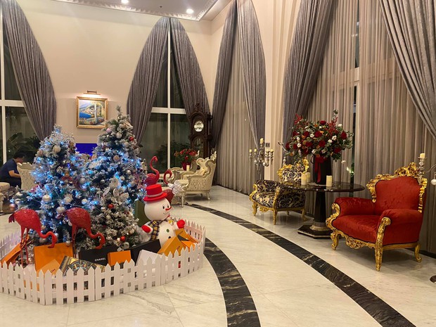 Chiêm ngưỡng biệt thự của Hoa hậu Giáng My: Sang chảnh như cung điện, phòng khách có sức chứa cả trăm người - Ảnh 3. Chiêm ngưỡng biệt thự của Hoa hậu Giáng My: Sang chảnh như cung điện, phòng khách có sức chứa cả trăm người - Ảnh 3.