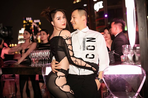 Đồ “rách rưới Cái Bang” được cả loạt sao từ ngoại đến Việt lăng xê: Người sang chảnh, người lại hơi khó cảm - Ảnh 8. Đồ “rách rưới Cái Bang” được cả loạt sao từ ngoại đến Việt lăng xê: Người sang chảnh, người lại hơi khó cảm - Ảnh 8.