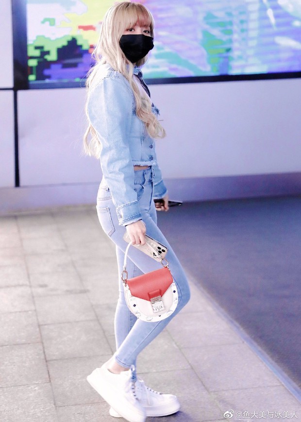 Lên đồ giống hệt Lisa, thành viên THE9 bị chê thua kém hẳn “lão sư” cả về style lẫn thần thái - Ảnh 6. Lên đồ giống hệt Lisa, thành viên THE9 bị chê thua kém hẳn “lão sư” cả về style lẫn thần thái - Ảnh 6.