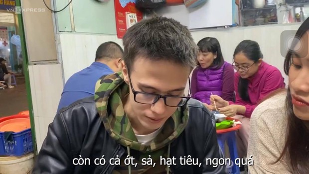 Thanh niên người Nga nêu cảm nghĩ trong lần đầu ăn ốc luộc Hà Nội, nghe xong dân mạng Việt phát “lú” luôn! - Ảnh 6.