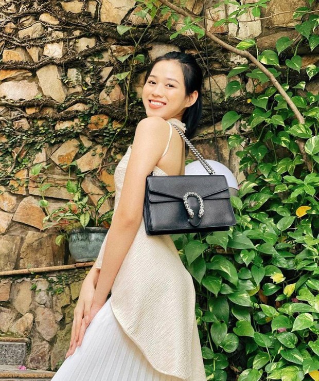 Xem ảnh Hoa hậu Đỗ Thị Hà đeo túi Gucci, lẽ nào công chúng sẽ có ví dụ mới về vấn nạn dìm hàng hiệu? - Ảnh 2. Xem ảnh Hoa hậu Đỗ Thị Hà đeo túi Gucci, lẽ nào công chúng sẽ có ví dụ mới về vấn nạn dìm hàng hiệu? - Ảnh 2.