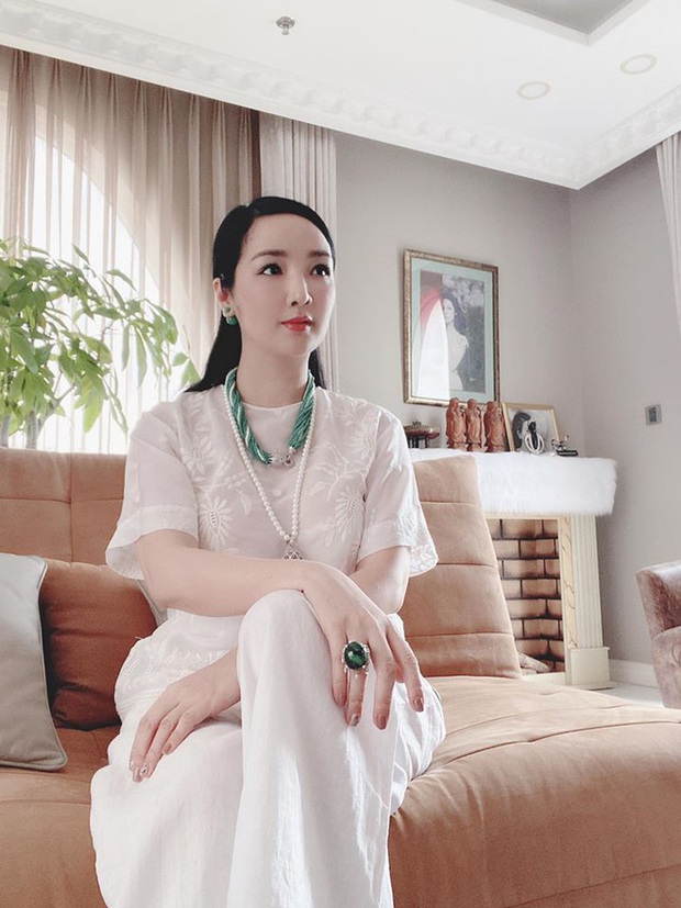 Chiêm ngưỡng biệt thự của Hoa hậu Giáng My: Sang chảnh như cung điện, phòng khách có sức chứa cả trăm người - Ảnh 5. Chiêm ngưỡng biệt thự của Hoa hậu Giáng My: Sang chảnh như cung điện, phòng khách có sức chứa cả trăm người - Ảnh 5.