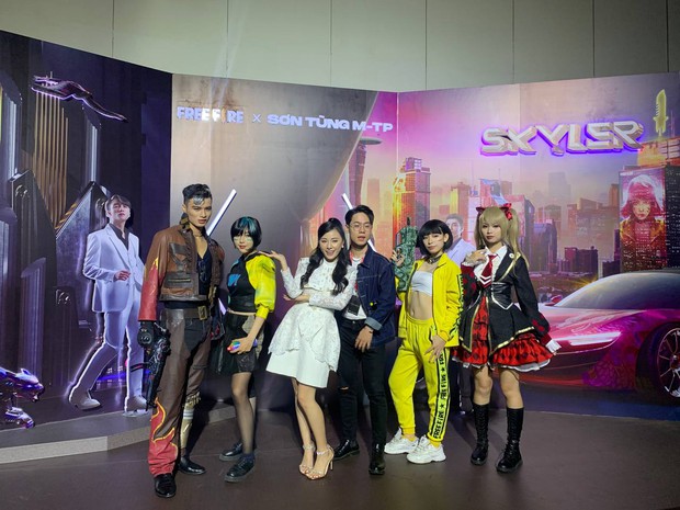 ViruSs diện vest cực lịch lãm làm MC tại sự kiện ra mắt MV của Sơn Tùng M-TP và Free Fire - Ảnh 11.