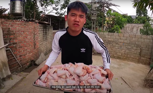 Con trai bà Tân sau khi bị dân mạng tố “bốc phét” liền ngầm có động thái sửa đổi trong vlog mới, nhưng liệu có trót lọt? - Ảnh 3. Con trai bà Tân sau khi bị dân mạng tố “bốc phét” liền ngầm có động thái sửa đổi trong vlog mới, nhưng liệu có trót lọt? - Ảnh 3.