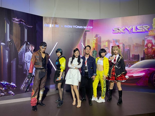 ViruSs diện vest cực lịch lãm làm MC tại sự kiện ra mắt MV của Sơn Tùng M-TP và Free Fire - Ảnh 10.