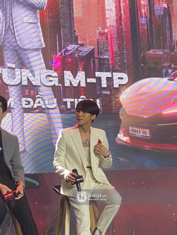 HOT: Sơn Tùng M-TP lần đầu xuất hiện trước truyền thông sau drama trà xanh - Ảnh 6.