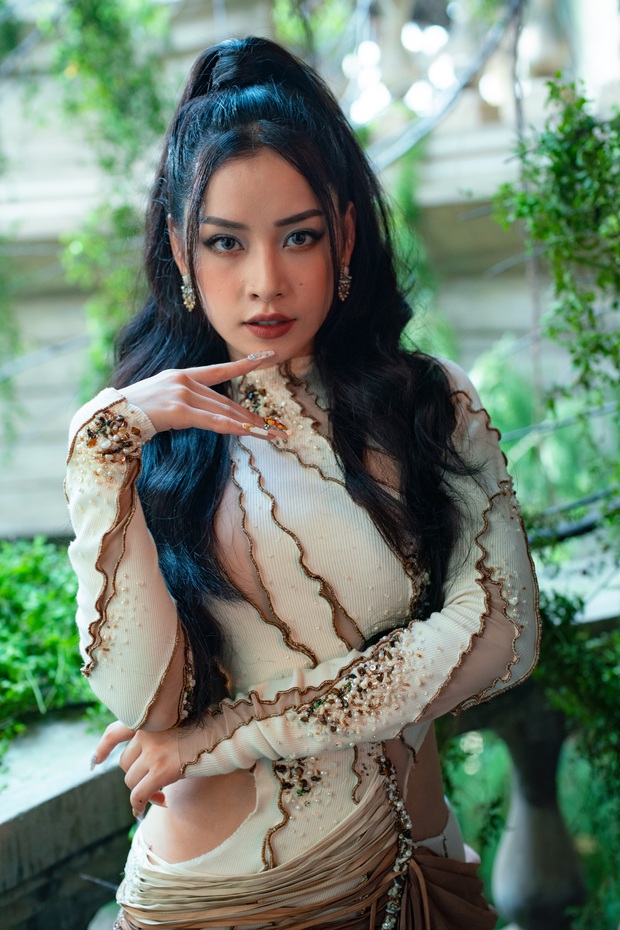 Orange hát, Salim nhảy, Trúc Anh bè nhưng Chi Pu thì bị giấu kỹ không thấy đâu trong OST phim kinh dị bùa ngải Thiên Thần Hộ Mệnh - Ảnh 8. Orange hát, Salim nhảy, Trúc Anh bè nhưng Chi Pu thì bị giấu kỹ không thấy đâu trong OST phim kinh dị bùa ngải Thiên Thần Hộ Mệnh - Ảnh 8.