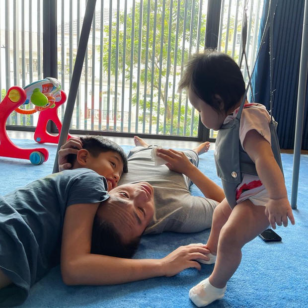 Ái nữ “ngậm thìa vàng” Vbiz gọi tên Suchin: Đồ chơi là túi hiệu gần 70 triệu đồng của mẹ, bố là Đô La thì con là... kim cương! - Ảnh 8. Ái nữ “ngậm thìa vàng” Vbiz gọi tên Suchin: Đồ chơi là túi hiệu gần 70 triệu đồng của mẹ, bố là Đô La thì con là... kim cương! - Ảnh 8.
