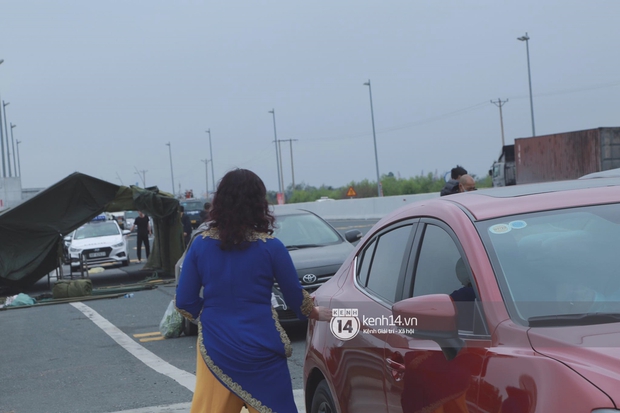 Đúng phút 89 nhà trai đành bất lực quay về, không thể vào Quảng Ninh đón dâu do dịch Covid-19 - Ảnh 4. Đúng phút 89 nhà trai đành bất lực quay về, không thể vào Quảng Ninh đón dâu do dịch Covid-19 - Ảnh 4.
