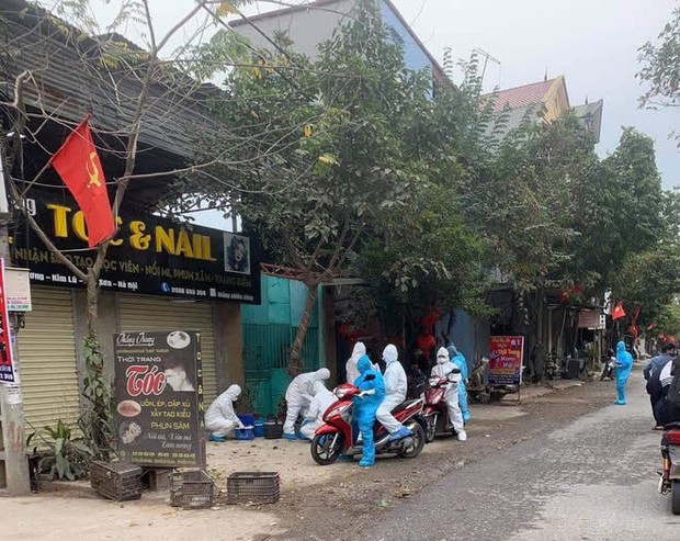 Hà Nội phong toả, chốt chặn một căn nhà ở phố Hàng Gai liên quan ca nghi nhiễm Covid-19 - Ảnh 2.