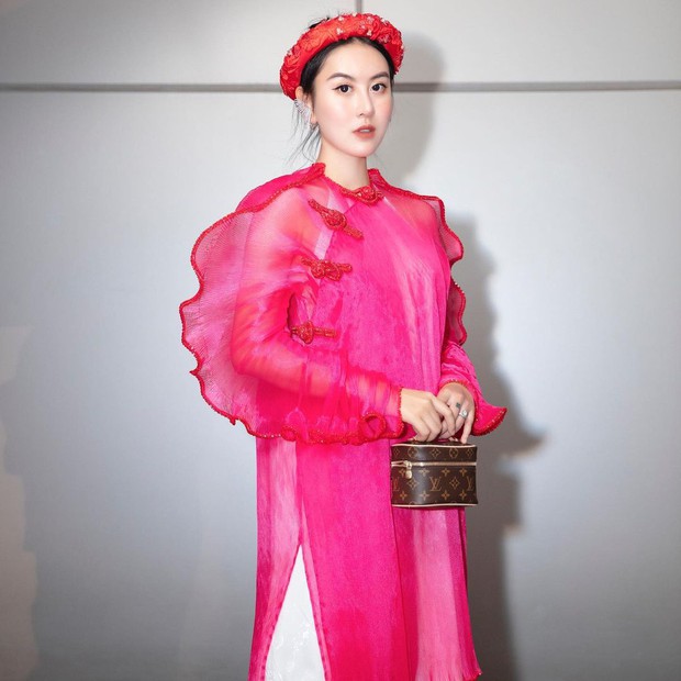 2 tuần nữa mới Tết nhưng mỹ nhân Việt đã thi nhau thả dáng với áo dài: Người đơn giản chất chơi, người lồng lộn hết sức - Ảnh 6.
