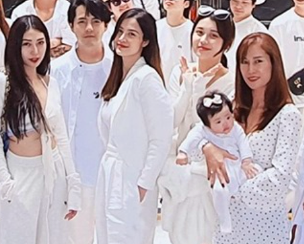 Chân dung thế lực nhí giật trọn spotlight của cả dàn sao công ty Đông Nhi - Ông Cao Thắng, cưng thế này hỏi sao cô chú mê chữ ê kéo dài! - Ảnh 4.