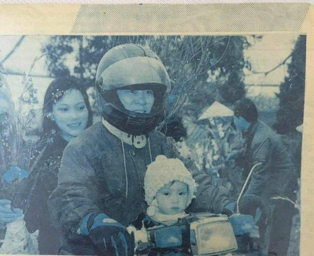 Cô bạn khoe mẹ hồi trẻ là hoa khôi, đi sắm đào Tết thôi mà cũng được chụp cho lên báo - Ảnh 4.