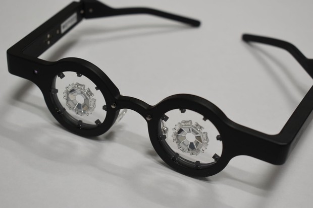 Góc sáng mắt: Nhật Bản ra mắt kính thông minh, càng đeo càng giảm độ cận thị - Ảnh 2.