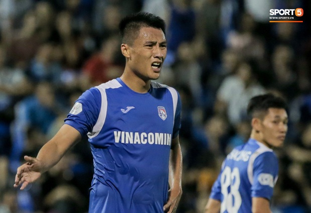 Trận đấu đầu tiên của V.League 2021 bị hoãn vì Covid-19 - Ảnh 1. Trận đấu đầu tiên của V.League 2021 bị hoãn vì Covid-19 - Ảnh 1.