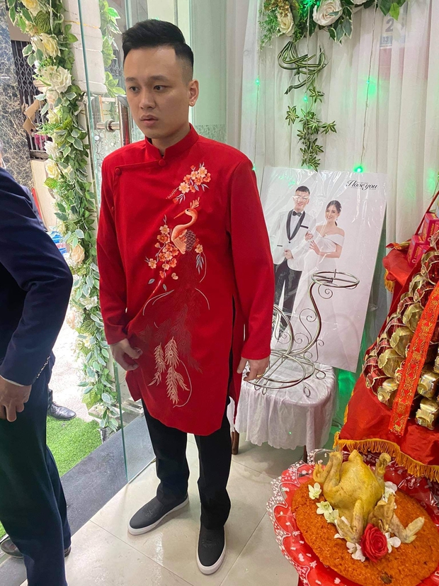 Câu chuyện nhà trai không được vào Quảng Ninh đón dâu vì Covid-19: Hai gia đình đã gặp gỡ, trao lễ ngay tại... trạm BOT - Ảnh 3. Câu chuyện nhà trai không được vào Quảng Ninh đón dâu vì Covid-19: Hai gia đình đã gặp gỡ, trao lễ ngay tại... trạm BOT - Ảnh 3.