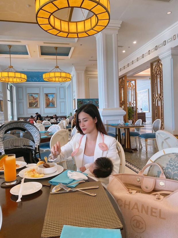 Chân dung thế lực nhí giật trọn spotlight của cả dàn sao công ty Đông Nhi - Ông Cao Thắng, cưng thế này hỏi sao cô chú mê chữ ê kéo dài! - Ảnh 6.