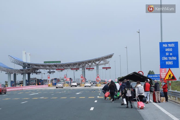 Công an, quân đội lập “chốt” khuyến cáo người dân cân nhắc trước khi di chuyển vào TP Hạ Long trước hàng loạt ca nhiễm COVID-19 mới - Ảnh 7.