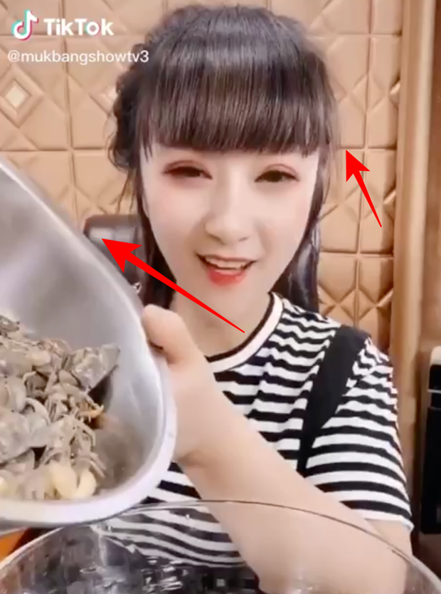 Clip: Thanh niên đang ăn bỗng dưng bị nước cống xịt thẳng lên mặt, tìm hiểu xong netizen đồng loạt kêu gọi tẩy chay nạn nhân! - Ảnh 4. Clip: Thanh niên đang ăn bỗng dưng bị nước cống xịt thẳng lên mặt, tìm hiểu xong netizen đồng loạt kêu gọi tẩy chay nạn nhân! - Ảnh 4.