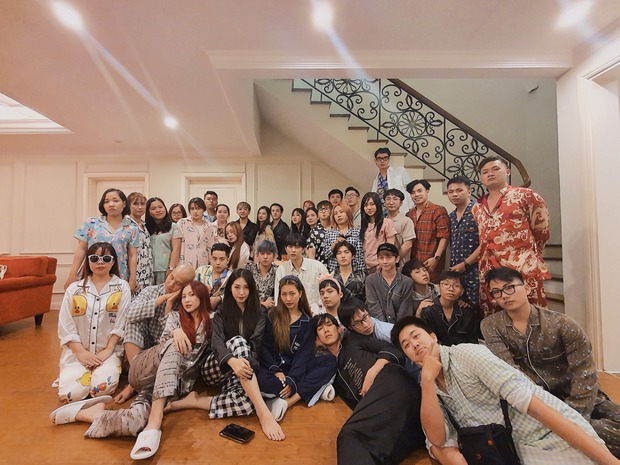 Ảnh du lịch cực xịn của công ty Đông Nhi - Ông Cao Thắng: Quy mô khủng, khung cảnh trang phục đầu tư, bé Winnie vẫn chiến trọn spotlight - Ảnh 5. Ảnh du lịch cực xịn của công ty Đông Nhi - Ông Cao Thắng: Quy mô khủng, khung cảnh trang phục đầu tư, bé Winnie vẫn chiến trọn spotlight - Ảnh 5.