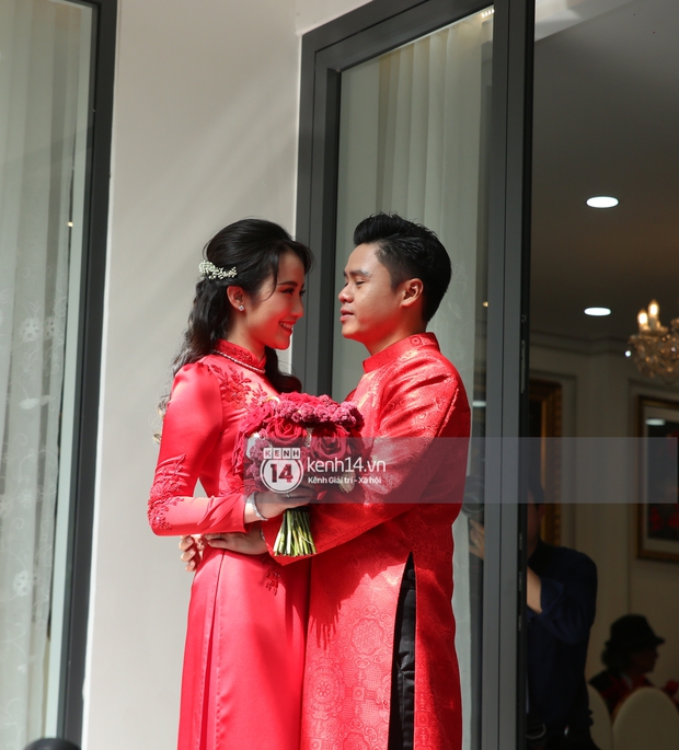 Chùm ảnh hôn nhau căng đét đèn đẹt của vợ chồng tổng giám đốc Phan Thành - Ảnh 3. Chùm ảnh hôn nhau căng đét đèn đẹt của vợ chồng tổng giám đốc Phan Thành - Ảnh 3.