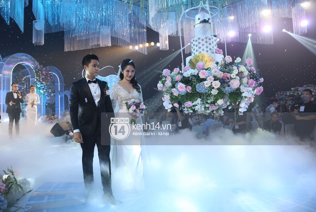 Siêu tiệc cưới của Phan Thành - Primmy Trương: Không gian lung linh như cổ tích, màn nâng ly của 2 đại gia tộc gây sốt - Ảnh 24.